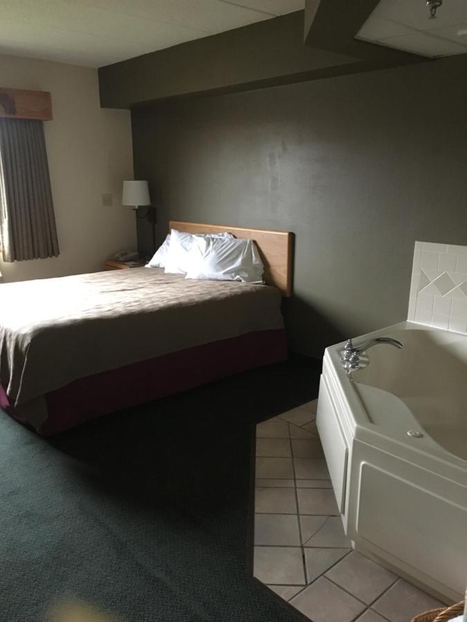 Moose Lake Lodge & Suites Eksteriør bilde