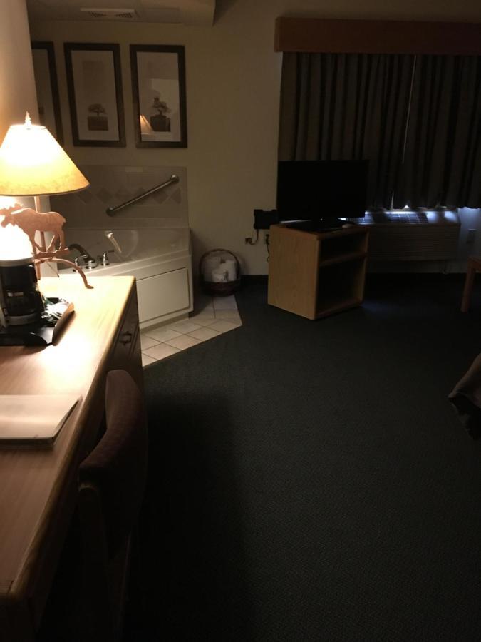 Moose Lake Lodge & Suites Eksteriør bilde