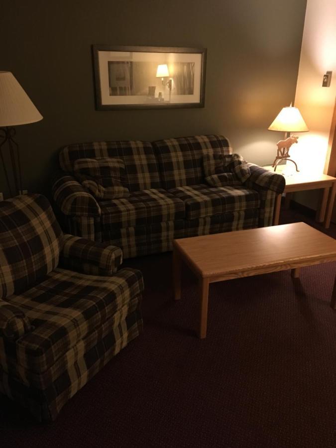 Moose Lake Lodge & Suites Eksteriør bilde