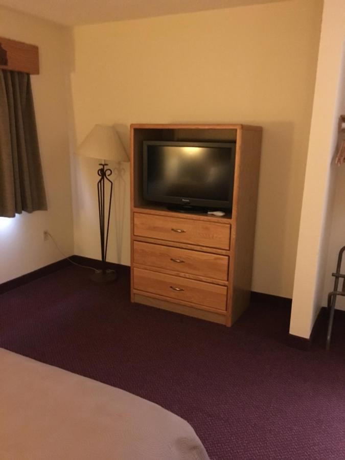 Moose Lake Lodge & Suites Eksteriør bilde