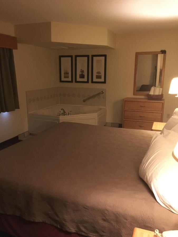 Moose Lake Lodge & Suites Eksteriør bilde
