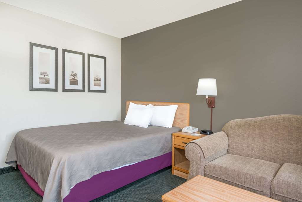 Moose Lake Lodge & Suites Rom bilde