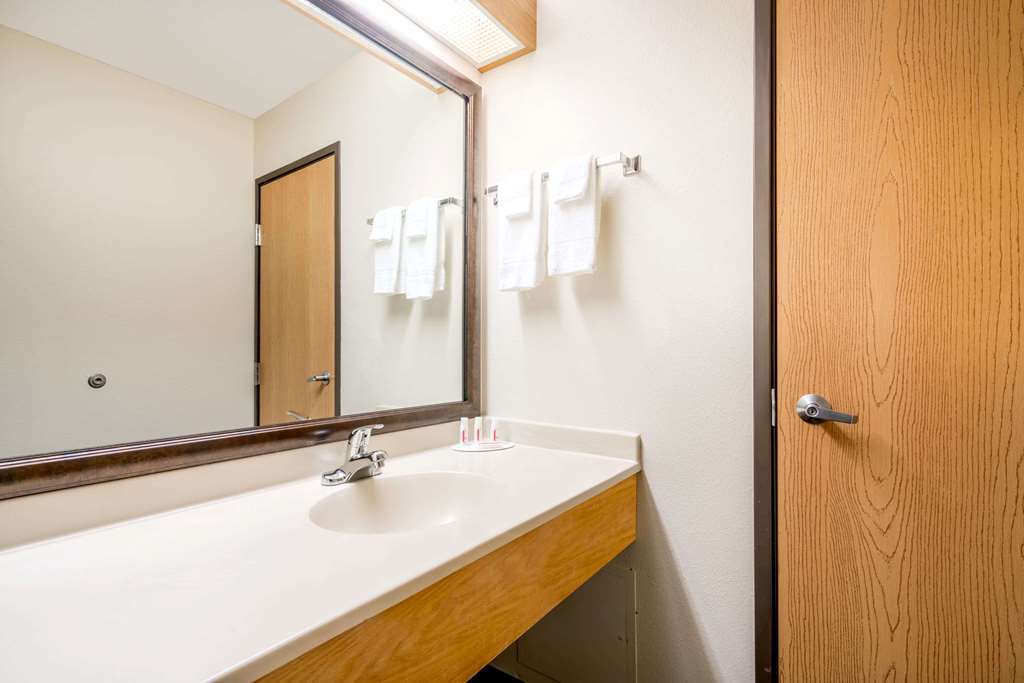 Moose Lake Lodge & Suites Rom bilde