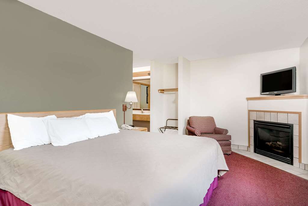 Moose Lake Lodge & Suites Rom bilde