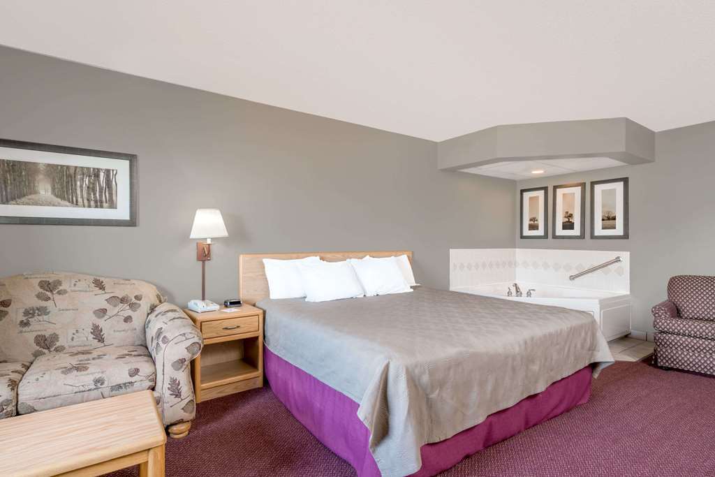 Moose Lake Lodge & Suites Rom bilde